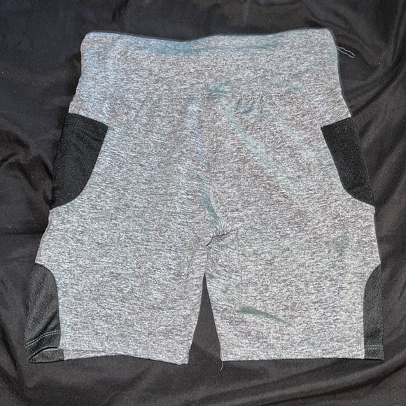 SERIES 8 FITNESS WOMEN GRAY MESH BIKER SHORTS WITH POCKETS - Picture 2 of 6